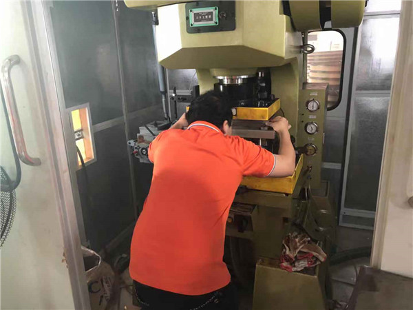 選擇端子連接器生產廠家，專業和實力是重點！「軒業」